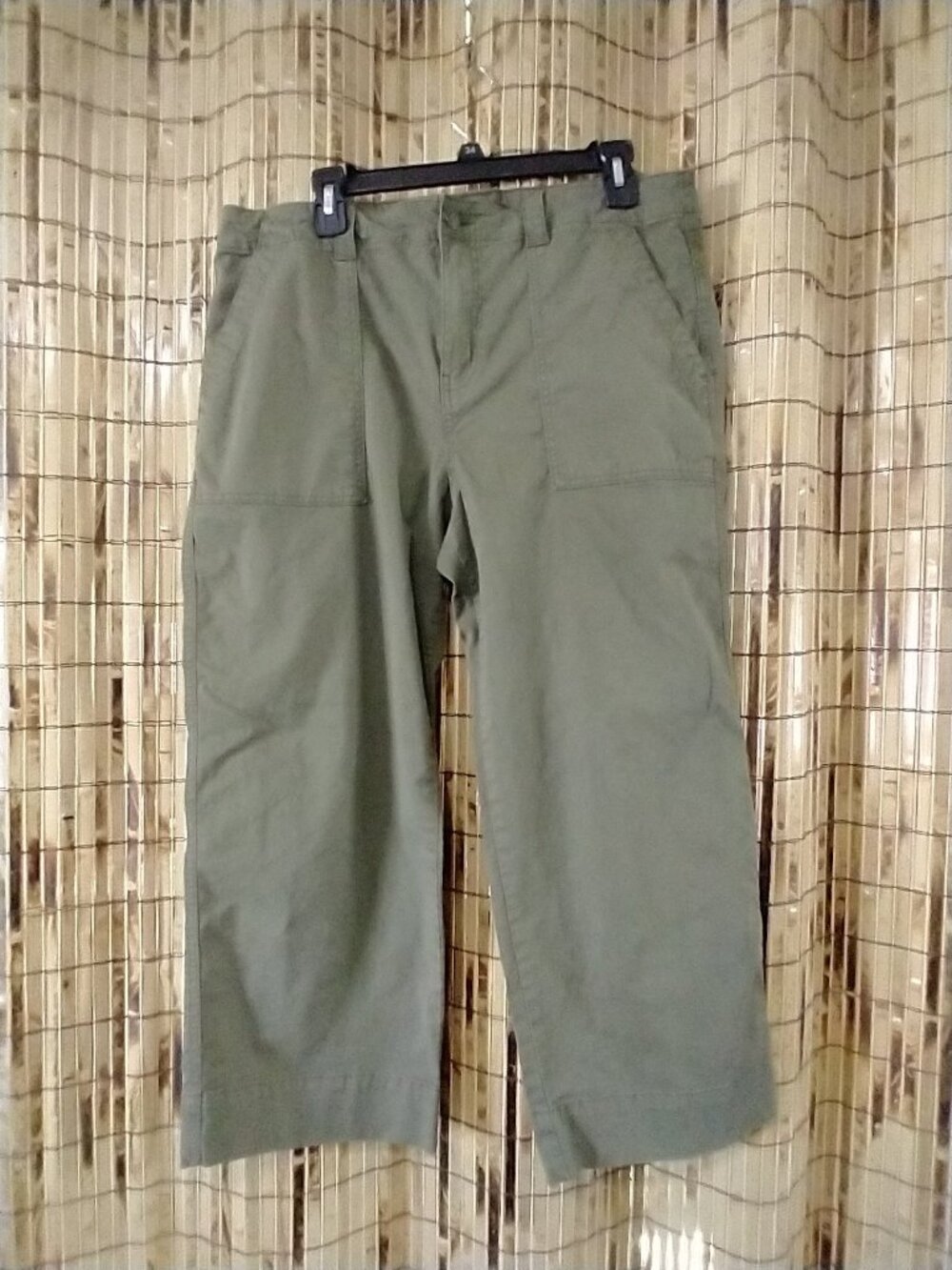 KÜHL Women's Wide-Leg Cropped Utility Pants in Olive/Sage Green